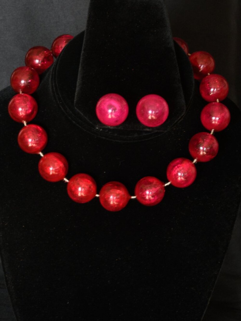 Vintage Cerise Choker & Stud Earrings With Dimensional Foil Insets - Unsigned